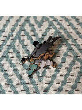DISNEY Pin JASMINE & ALADDIN RUNNING  2005 Trading Pin Jumping Escaping
